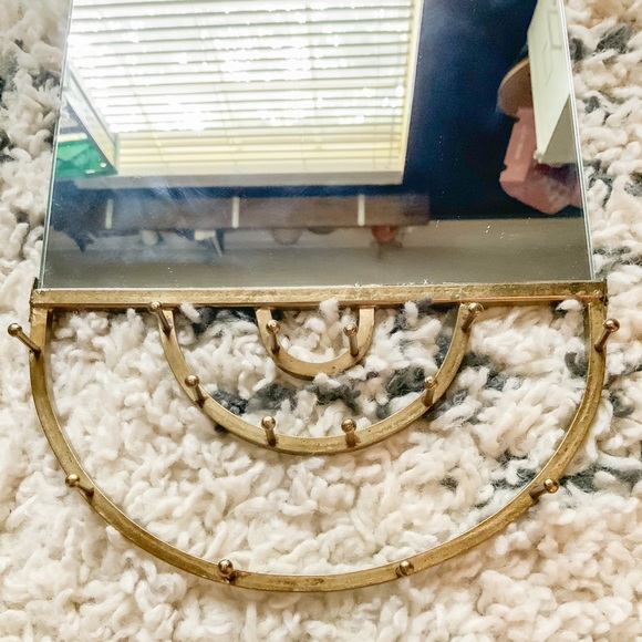 ✨SOLD ✨Arched Gold Mirrored Jewlery Hanger - Picture 3 of 7